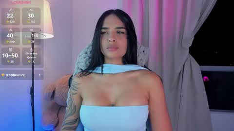 Snapshot of miaagomez chatting on 11.06.25 Mia online show from 11.06.25