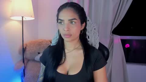 Snapshot of miaagomez chatting on 11.21.25 Mia online show from 11.21.25