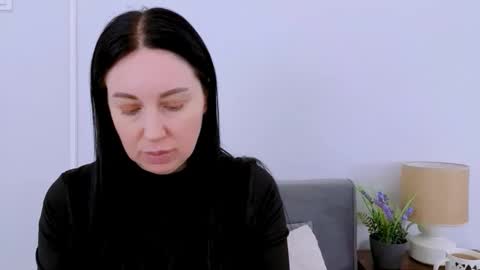 Mia online show from 04.06.26