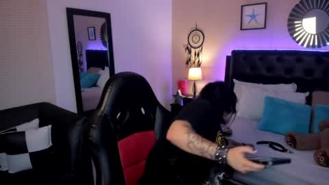 Mia online show from 04.20.26