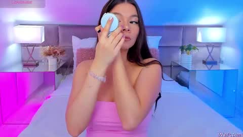 Mia online show from 11.26.25