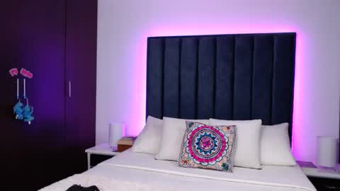 miaandnaty1 online show from 12.31.24