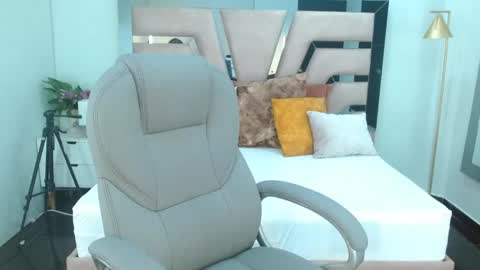 Mia Rodriguez online show from 05.19.26