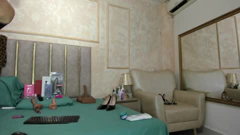 Miaasummer online show from 06.01.26