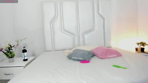 Snapshot of miaatorres_ chatting on 04.17.26 miaatorres_ online show from 04.17.26