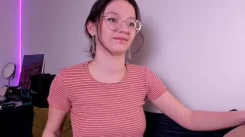 Snapshot of miabellee_ chatting on 02.26.26 mia online show from 02.26.26