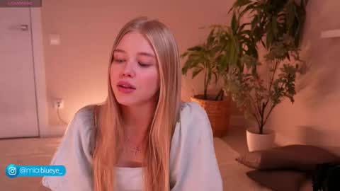 miablueye online show from 11.20.25