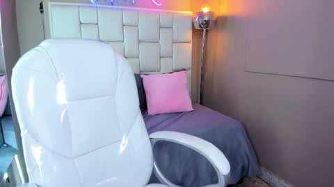 Mia Camille online show from 03.26.26