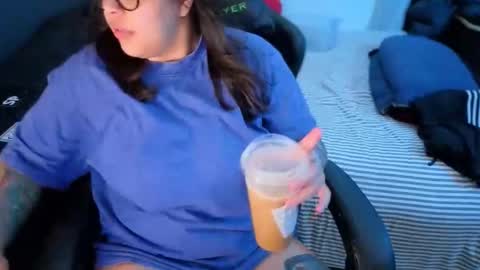 Mia online show from 04.14.26