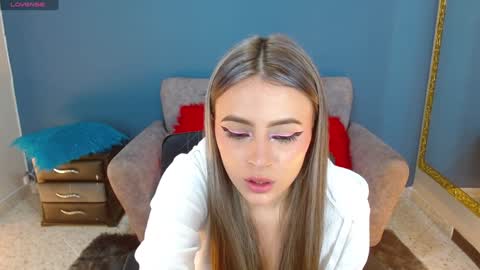 Snapshot of miacarperrlux chatting on 01.20.25 MiaCarper online show from 01.20.25