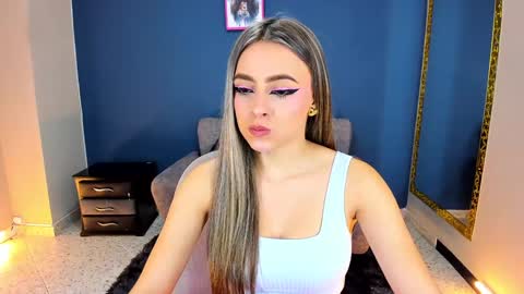 Snapshot of miacarperrlux chatting on 01.24.25 MiaCarper online show from 01.24.25