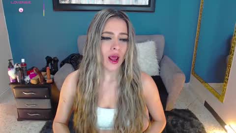 Snapshot of miacarperrlux chatting on 03.06.25 MiaCarper online show from 03.06.25