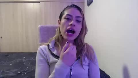 Snapshot of miacollings1 chatting on 11.22.25 Miia online show from 11.22.25