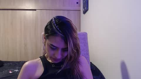 Snapshot of miacollings1 chatting on 11.26.25 Miia online show from 11.26.25