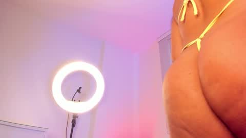 Snapshot of miadanielss chatting on 02.05.26 IG Yojanagomez online show from 02.05.26