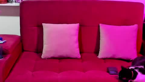 Mia online show from 09.14.25