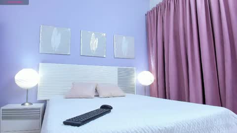 Mia  online show from 04.17.26