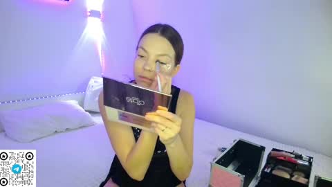 Snapshot of miafiora chatting on 05.15.26 Mia online show from 05.15.26