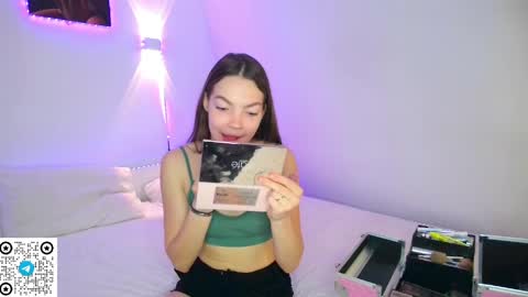 Snapshot of miafiora chatting on 05.19.26 Mia online show from 05.19.26