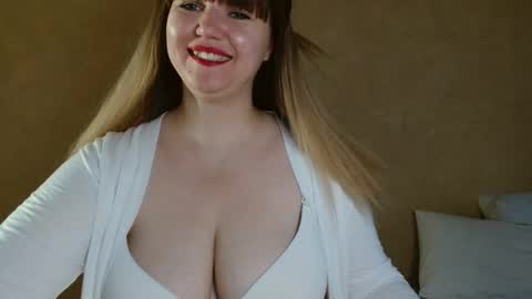 Snapshot of miafoxisja chatting on 09.25.25 MiaFoxisJa online show from 09.25.25