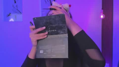 Mia Connor online show from 11.18.25