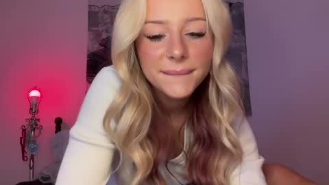 Snapshot of miaharperxox chatting on 02.11.25 Mia Harper online show from 02.11.25