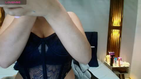 MIA HOTMEZ online show from 10.16.25