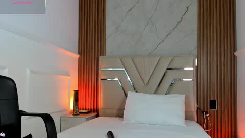 Miah  Sens online show from 11.22.25