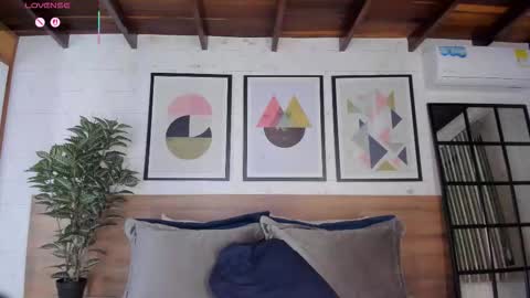 Mia  online show from 12.01.25