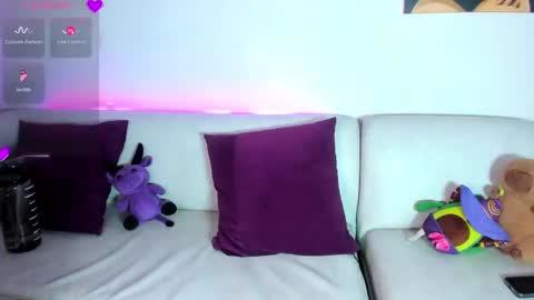 Snapshot of miakush_ chatting on 02.12.25 Mia online show from 02.12.25