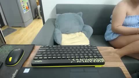 Mia online show from 10.13.25