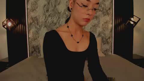 Mia Larouse online show from 03.24.26