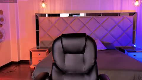 Snapshot of mialaurence_ chatting on 06.08.26 Call me Mia online show from 06.08.26