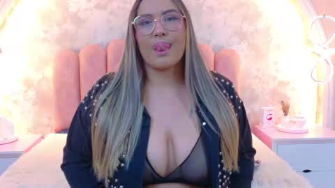 Mia online show from 01.07.26