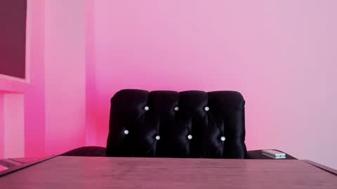 Mia Lenox online show from 01.18.25