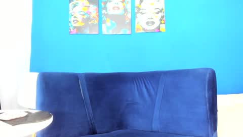 Mia  online show from 09.12.25