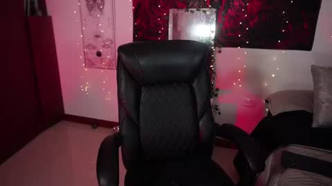 Snapshot of miami_18_ chatting on 06.14.26 Lili online show from 06.14.26