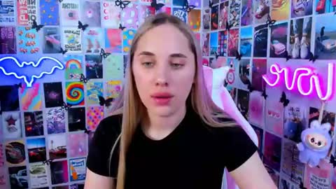 Snapshot of miamilas chatting on 06.17.26 miamilas online show from 06.17.26