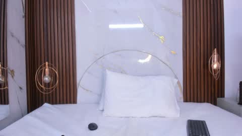 Mia  online show from 01.13.25