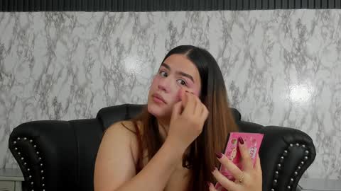 Mia   -5 7001400 Follow  online show from 01.28.25