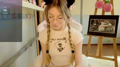 Snapshot of miamooonn chatting on 06.19.26 MiaMoon online show from 06.19.26