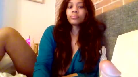 MiaMuffn online show from 04.13.26