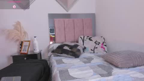 miapearls_ online show from 02.26.26