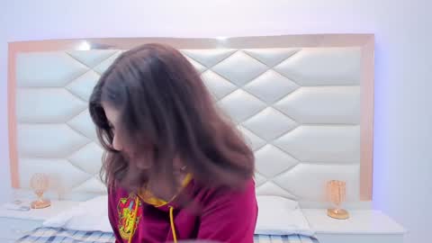 Snapshot of miaqueen021 chatting on 01.13.25 Sweetie Mia online show from 01.13.25