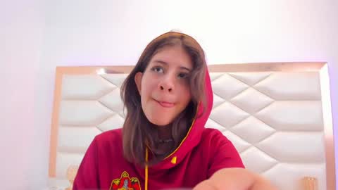 Snapshot of miaqueen021 chatting on 01.13.25 Sweetie Mia online show from 01.13.25