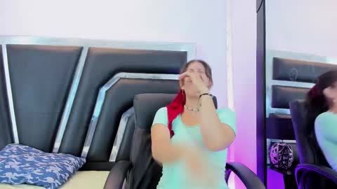 Snapshot of miaqueen021 chatting on 02.21.25 Sweetie Mia online show from 02.21.25