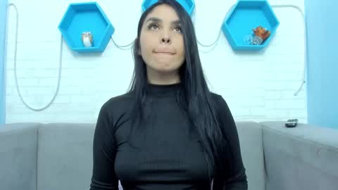 Mia Quevedo online show from 01.29.25