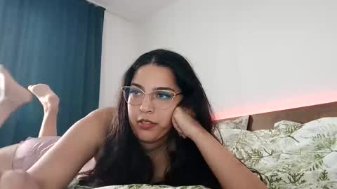 miareys online show from 10.15.25