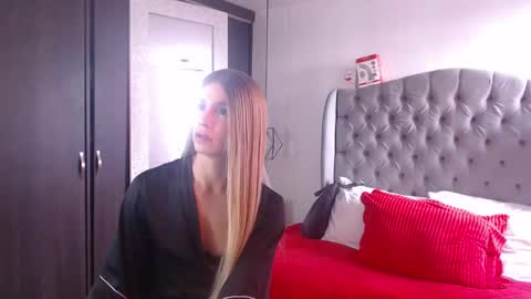 Mia Romanove online show from 10.04.25