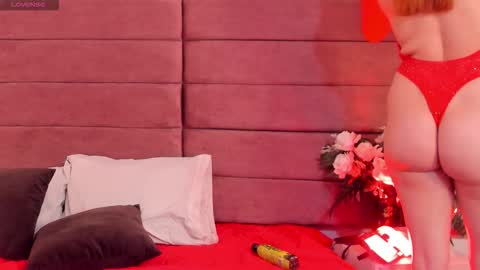 Mia Rouxx online show from 10.16.25